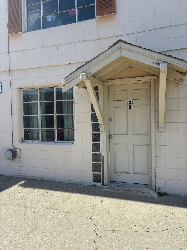 Building Photo - 234 S 8th St Unit 234 S 8th St Apt B