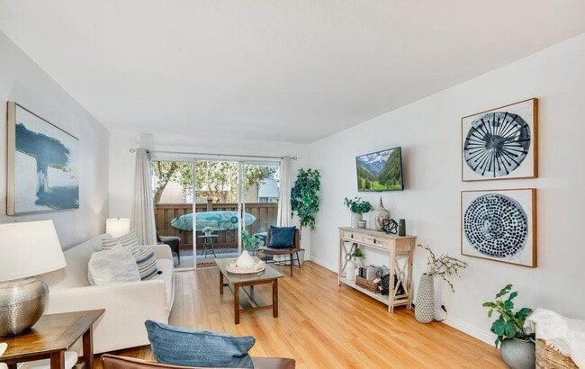 Building Photo - Modern & Spacious Rental Unit 4