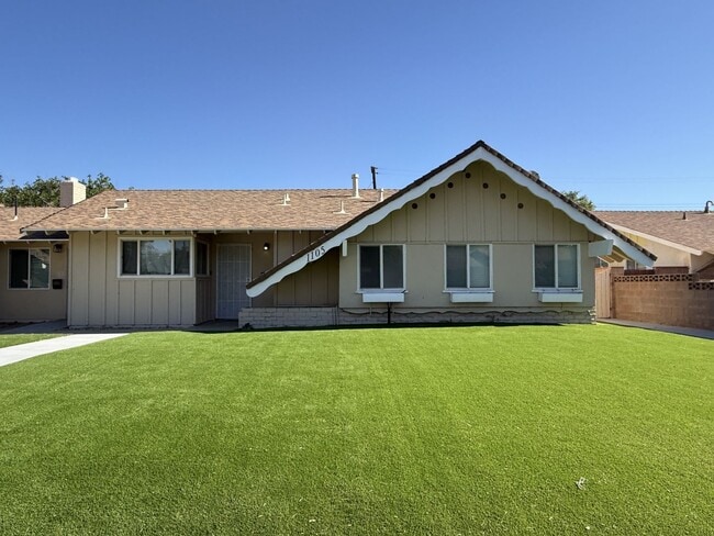 Building Photo - AV T 1105 Unit 1105