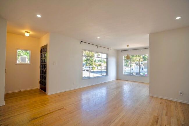 Photo - 12735 Fairford Ave