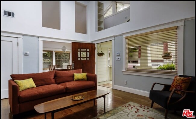 Photo - 652 Woodlawn Ave