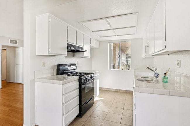 Photo - 700 E Cedar Ave Unit 201