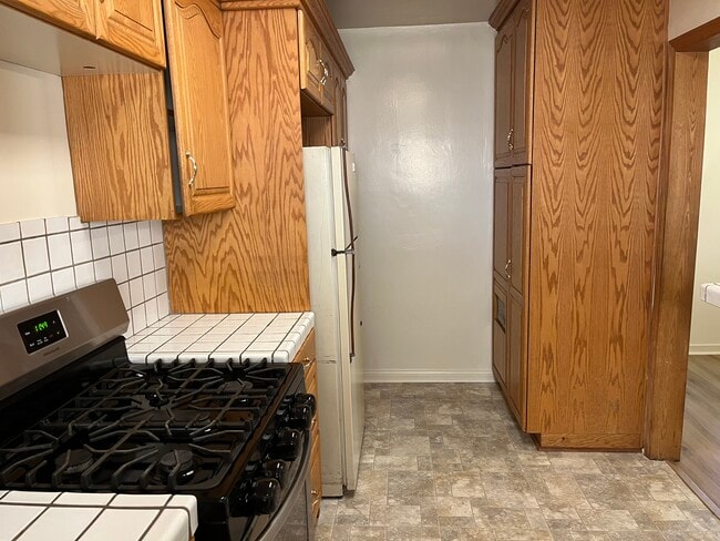 Kitchen - 322 Cornell Dr Unit Front