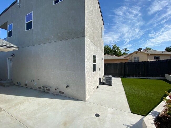 Photo - 4BD/2BA  with Large Upstairs Balcony!