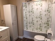 Full Bath - 5810 Dovetail Dr Unit A