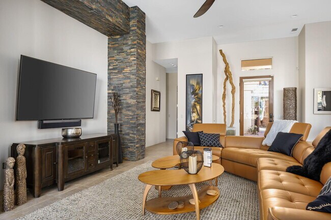 Photo - 253 Loch Lomond Rd