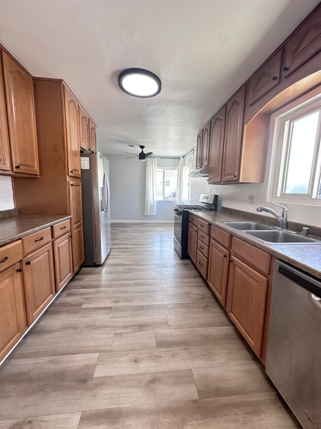 Photo - 1405 Skyline Dr