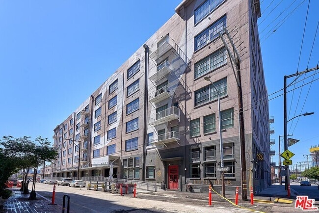 Building Photo - 1855 Industrial St Unit 302 Rental