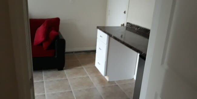 Photo - 916 S Calmgrove Ave Unit Studio