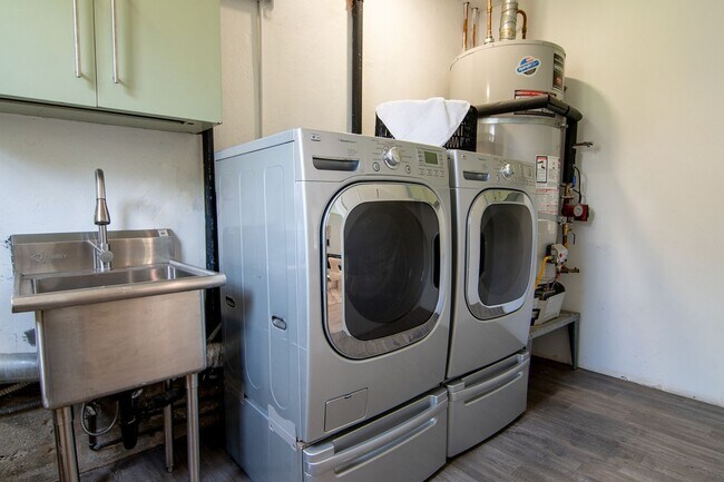 Photo - Gated Brentwood Circle Family Home