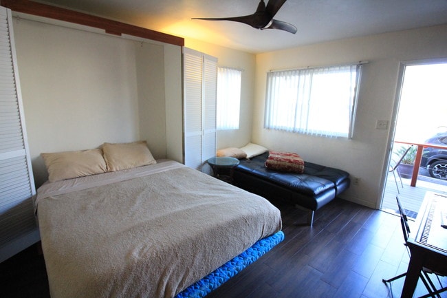 Building Photo - 2826 Mission Blvd Unit 3