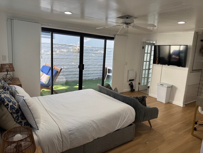 Building Photo - 468 27th St Unit A