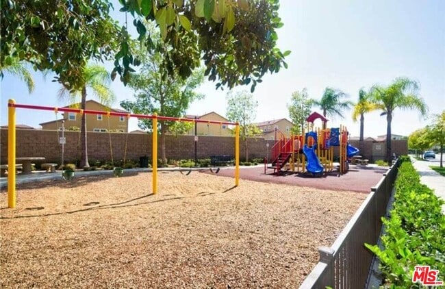 Photo - 10533 Maple Ln