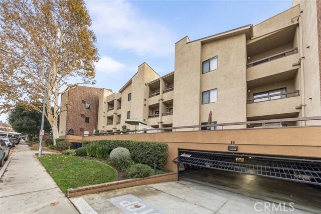 Building Photo - 424 Oak St Unit 324