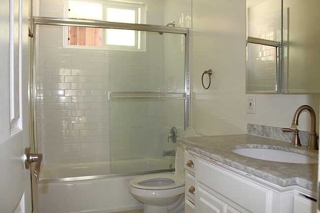 Photo - 937 Hilldale Ave
