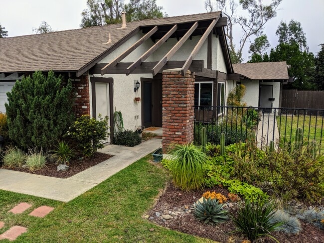 Building Photo - 701 E Fairway Dr Rental