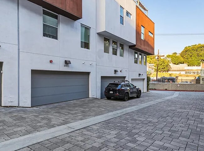 Photo - 2203 Selig Dr