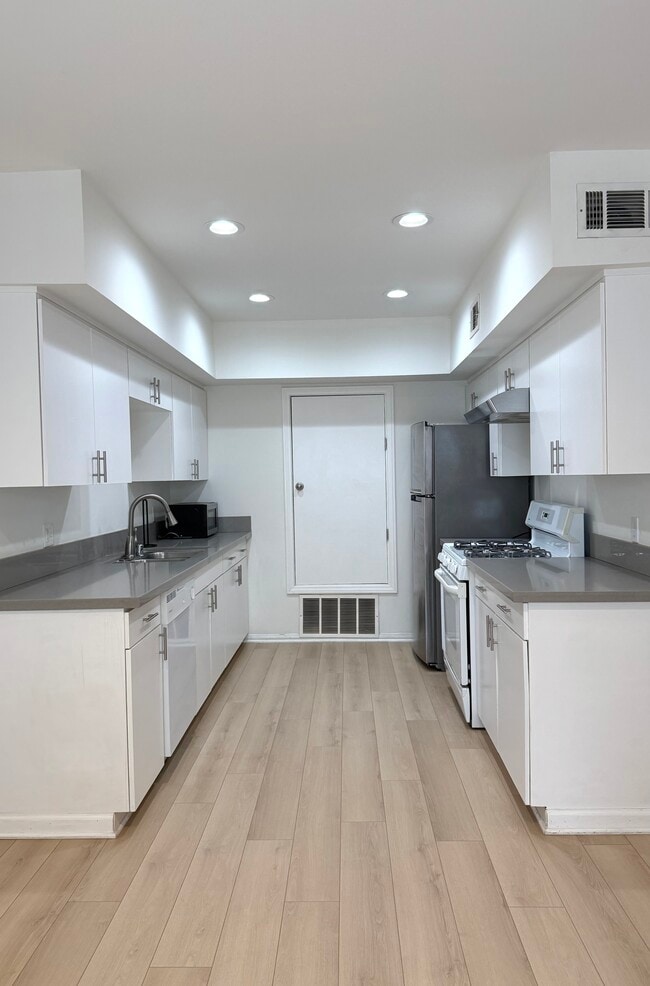 Building Photo - 11725 Lemay St Rental