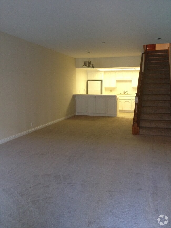 Building Photo - Los Caballeros #028 Unit 28-A Rental