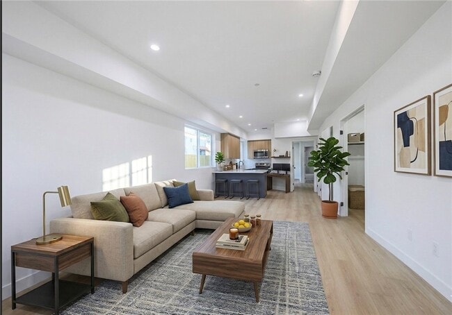 Photo - 2012 S Dunsmuir Ave