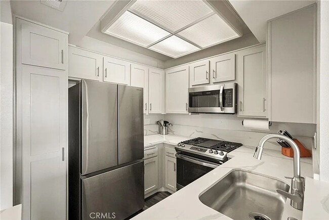 Photo - Beautiful Luxury 2 Bedroom Condo w/ Laundry Hookups, Private Patio, Secured Parking, Hardwood Flo...