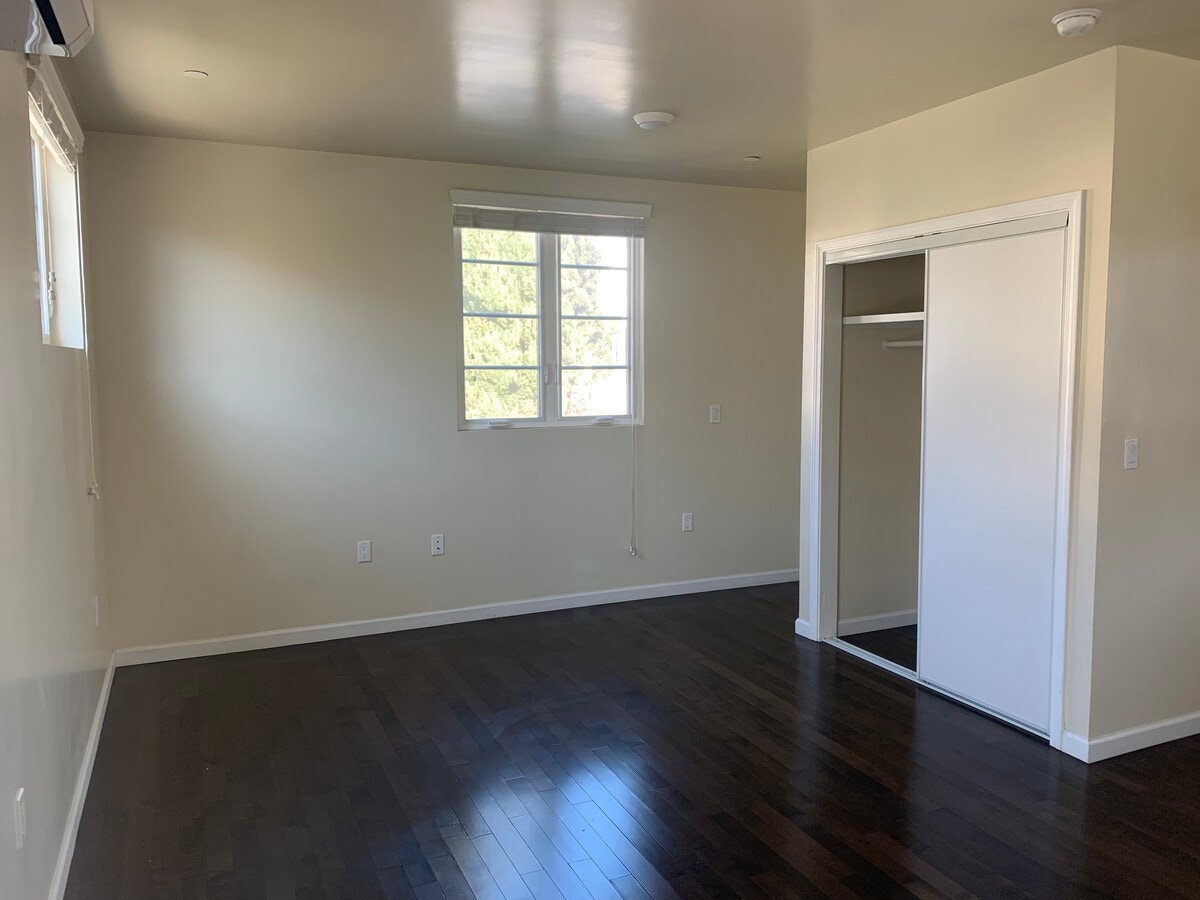 Interior - 1050 S Ogden Dr Unit 3-4