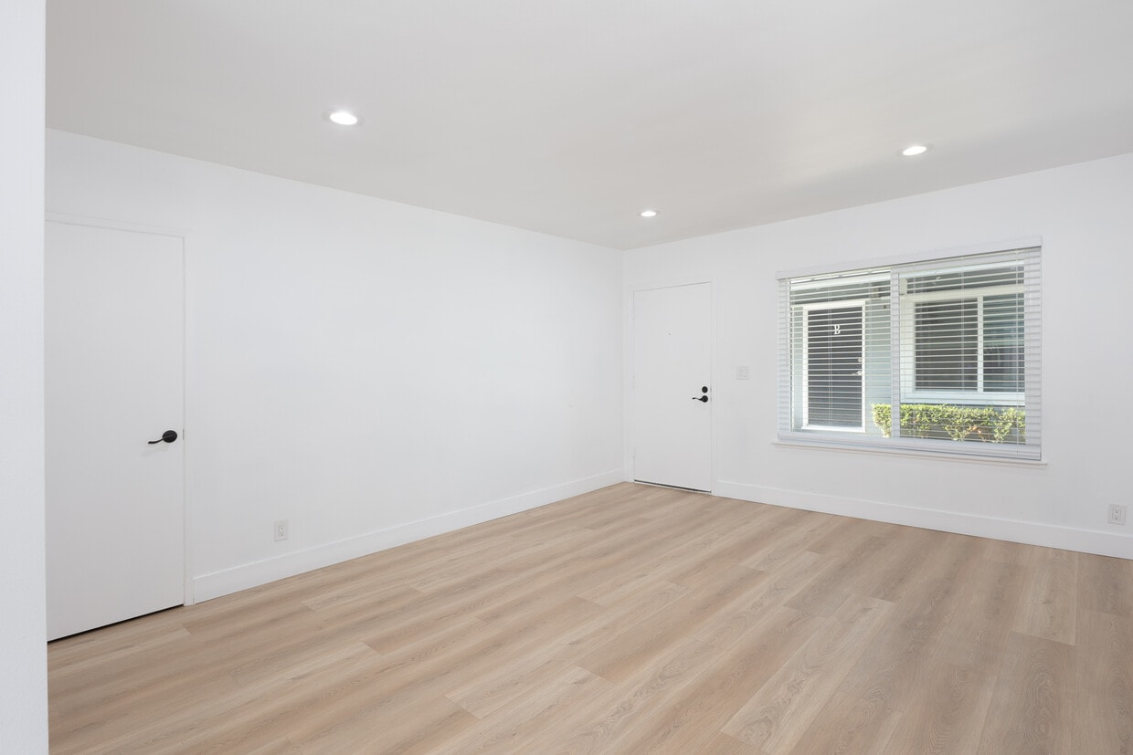 3D Tour - 1601-1801 E 15th Street