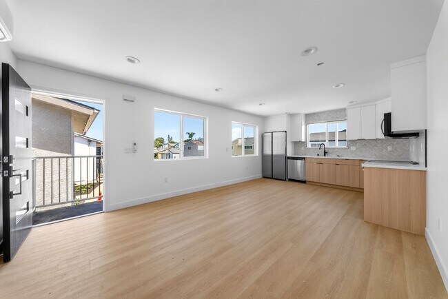 Photo - 776 W Wilson St Unit 8