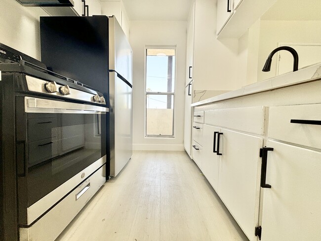 Photo - 700 Glenway Dr Unit 6