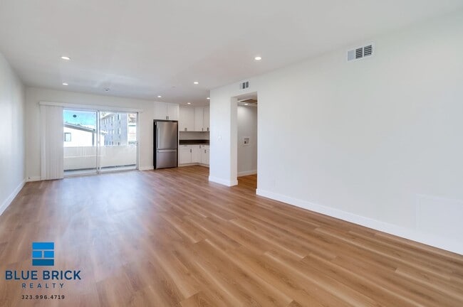 Building Photo - 5415 Corteen Pl Unit 22