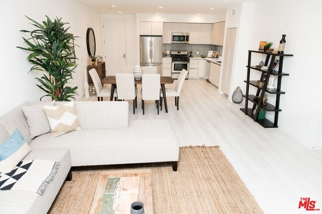 Photo - 625 S Barrington Ave Unit 110