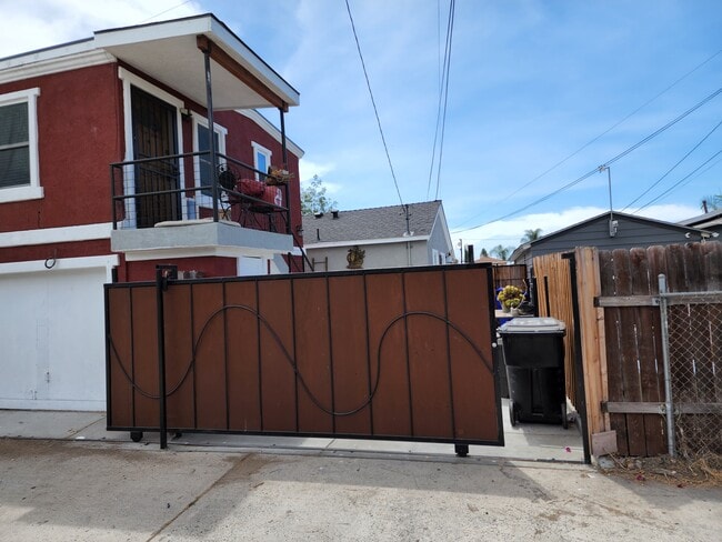 Building Photo - 3549 Highland Ave