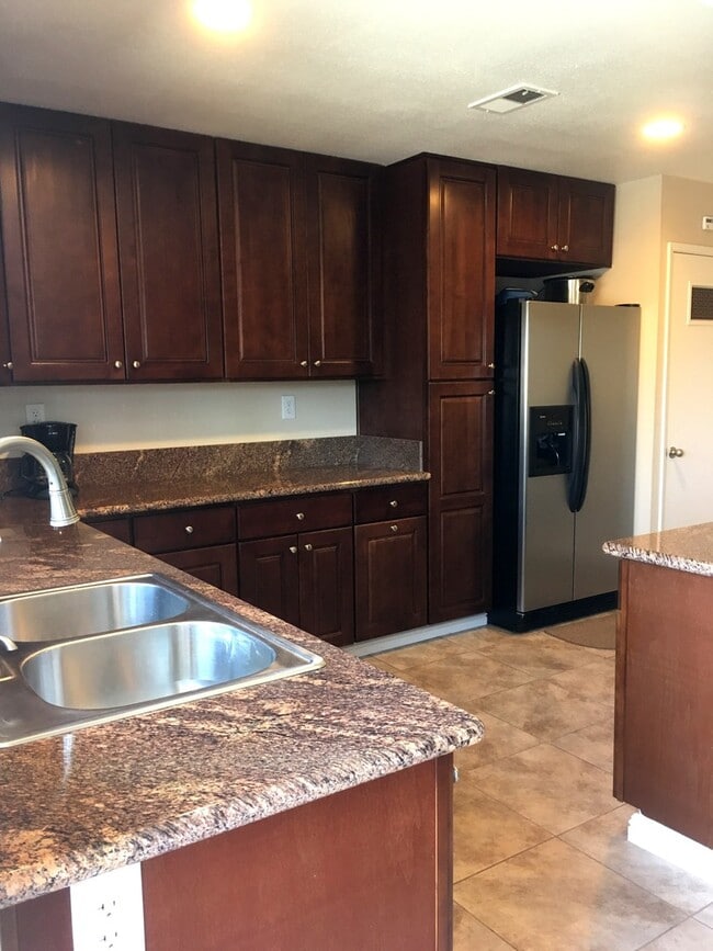 Photo - 3 Bedroom Condo - End Unit For Lease