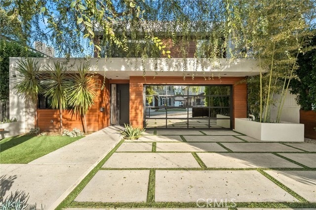 Building Photo - 4242 Vantage Ave