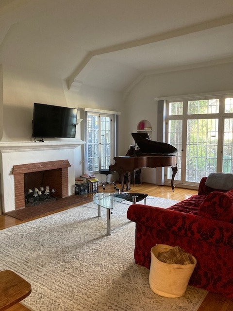 Living room - 4026 Ingraham St