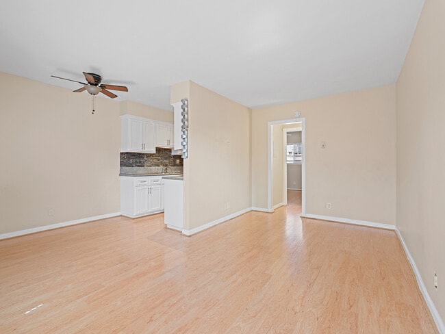 Photo - 335 Cedar Ave Unit 412