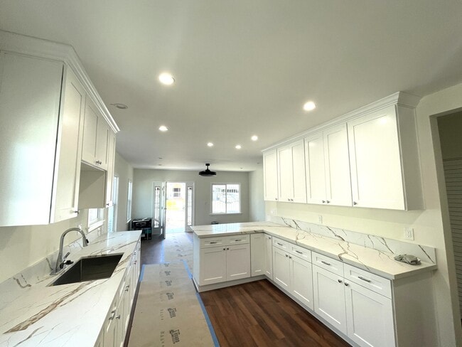 Photo - 1167 N Berendo St