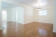 Photo - Historic Kensington - Charming 2bd/2ba with Bonus Room & parking - Ground floor Level Unit 4148 Monroe