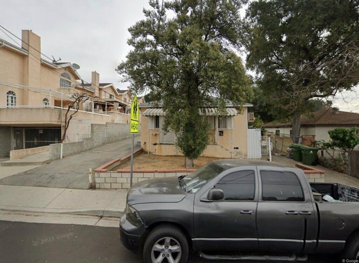 Photo - 10040 1/2 Pinewood Ave
