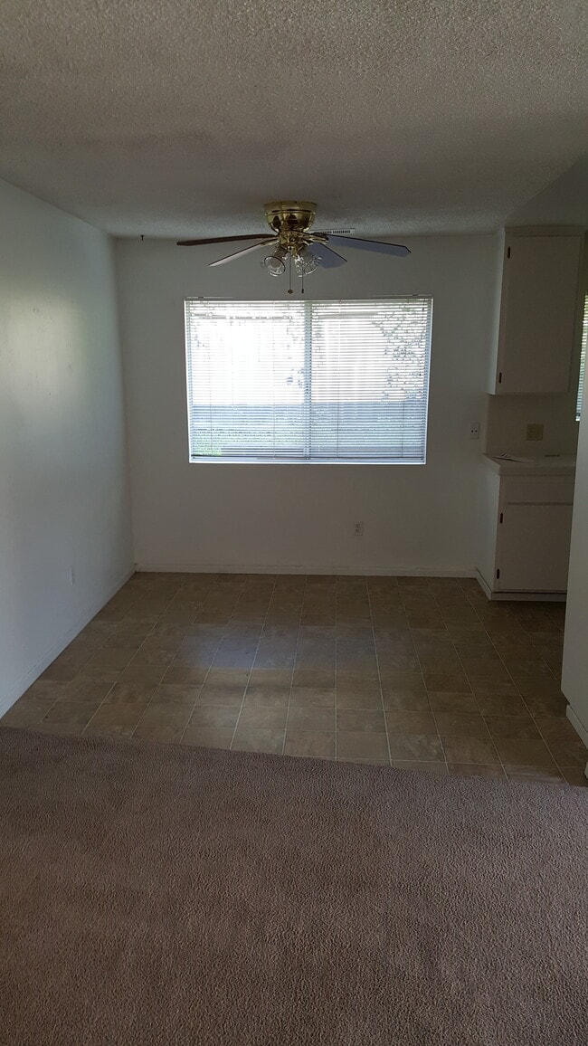 Photo - 522 W Fallbrook St