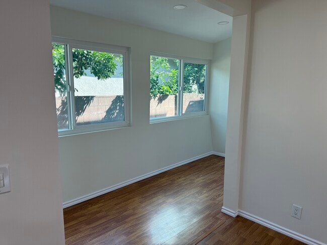 Photo - 632 W Milford St