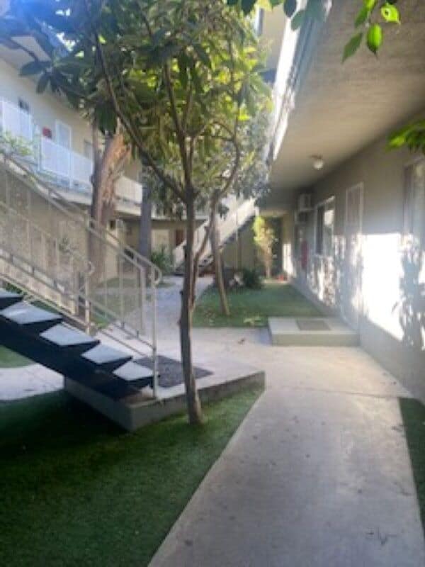Photo - 626 E Chevy Chase Dr Unit 16