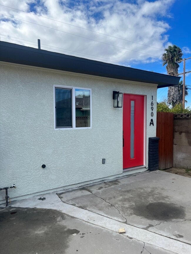 Building Photo - Brand new constructed! Triplex, 2 bedroom 1 bath