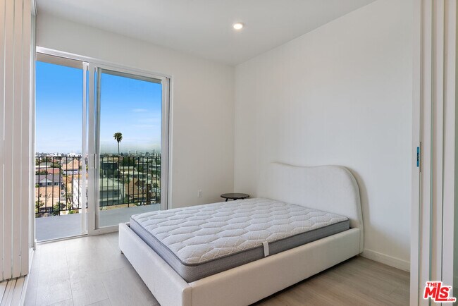 Photo - 1124 Normandie Ave