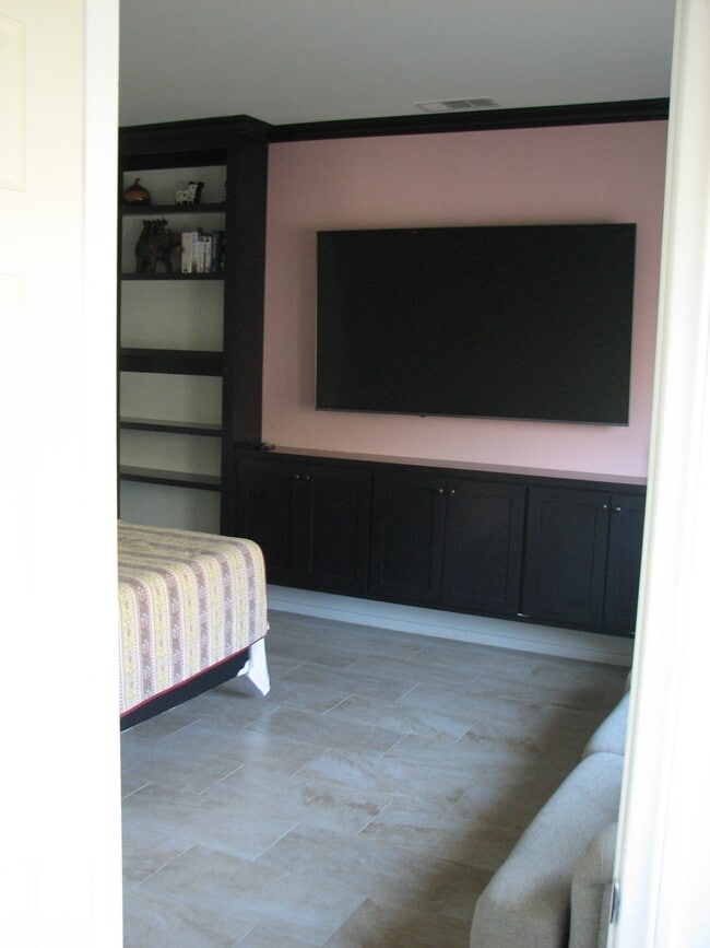 Building Photo - 7068 Laban Ln