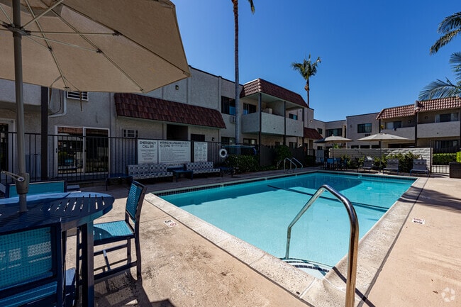 Pool - Encasa Norwalk