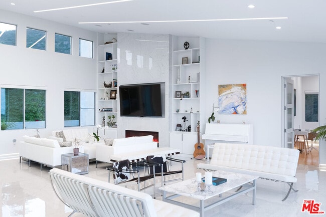 Photo - 28405 Via Acero St