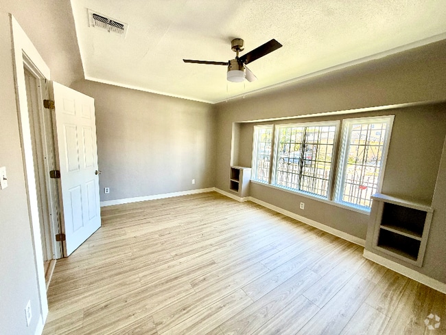 Building Photo - 536 W 77th St Rental