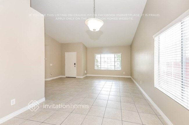 Photo - 15128 Versailles St