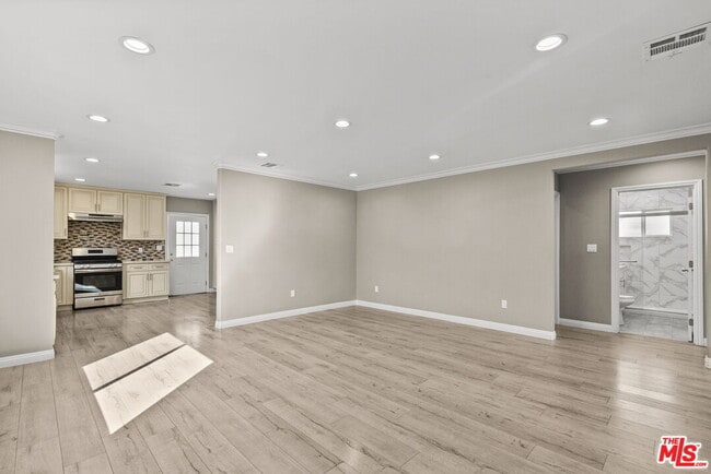 Photo - 6717 Cedros Ave